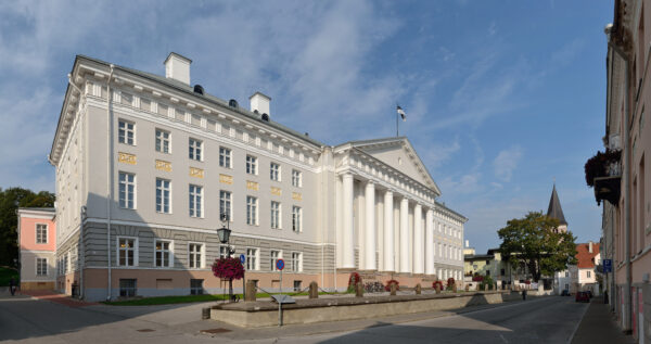 Tartu ülikooli peahoone aastal 2012