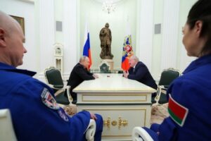 Putin, Lukashenko ja kosmonaudid