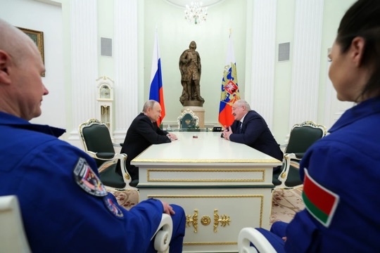 Putin ja Lukašenko helistasid neenetsiperekond Pjakile