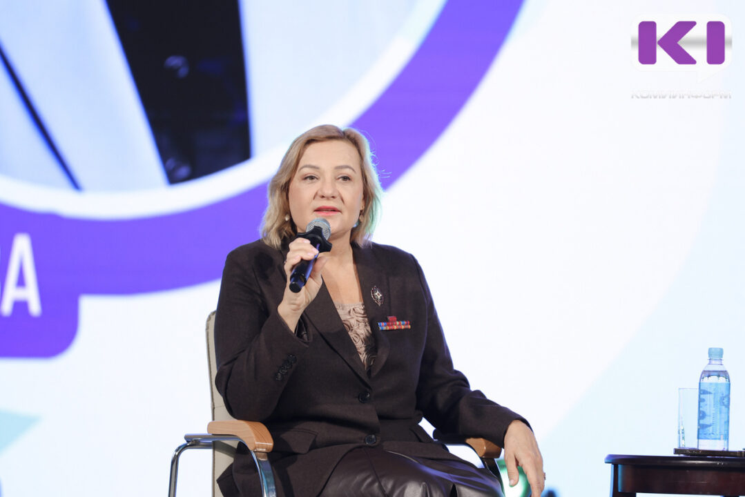 Komi päritolu, lääneriikides tegutsenud Vene luuraja Jeena Vavilova räägib üliõpilastele uhkusega oma tööst