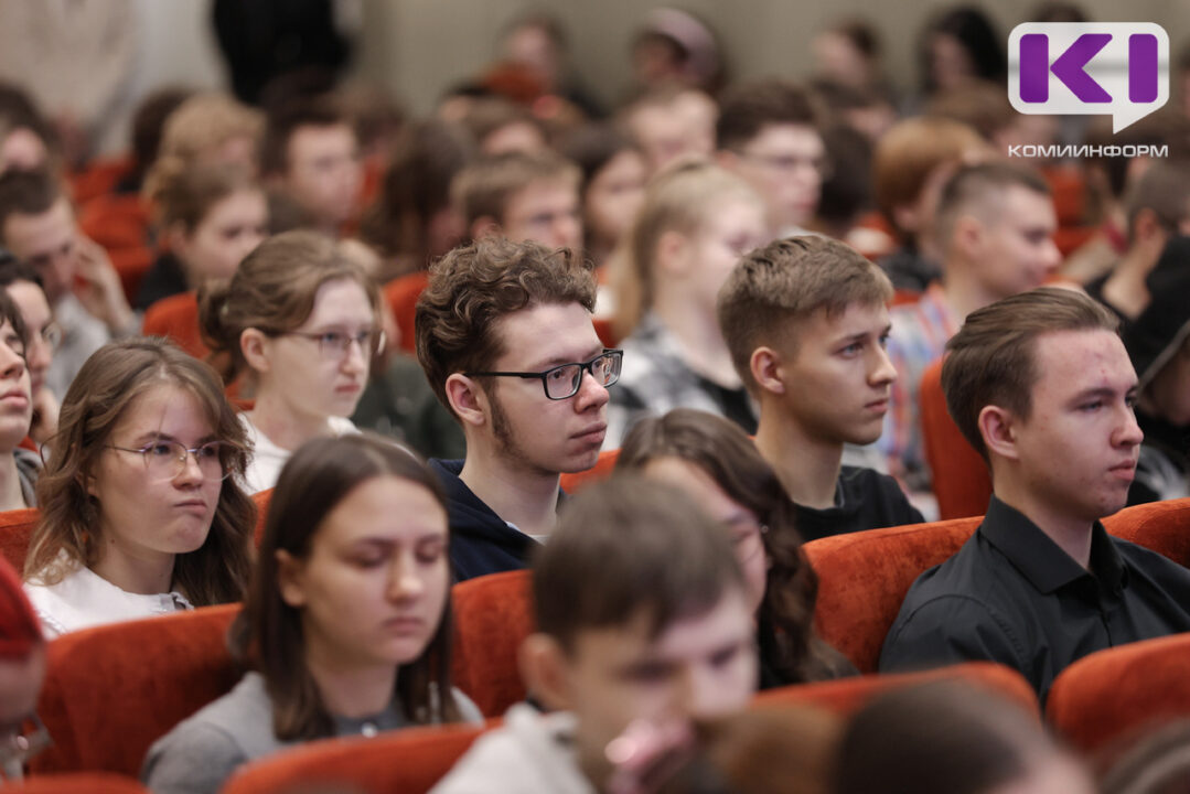 komi üliõpilased patriootliku kasvatuse loengus